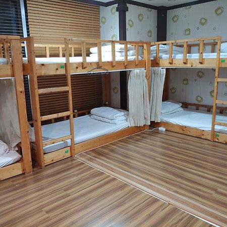 Seom Guesthouse Seogwipo Bagian luar foto