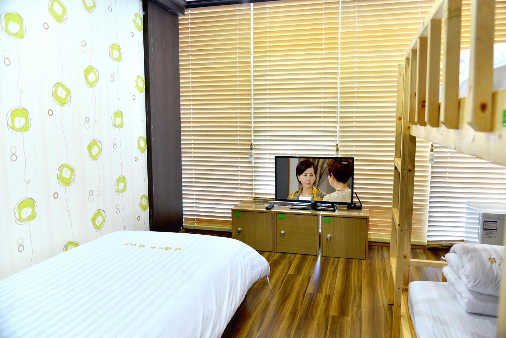 Seom Guesthouse Seogwipo Bagian luar foto