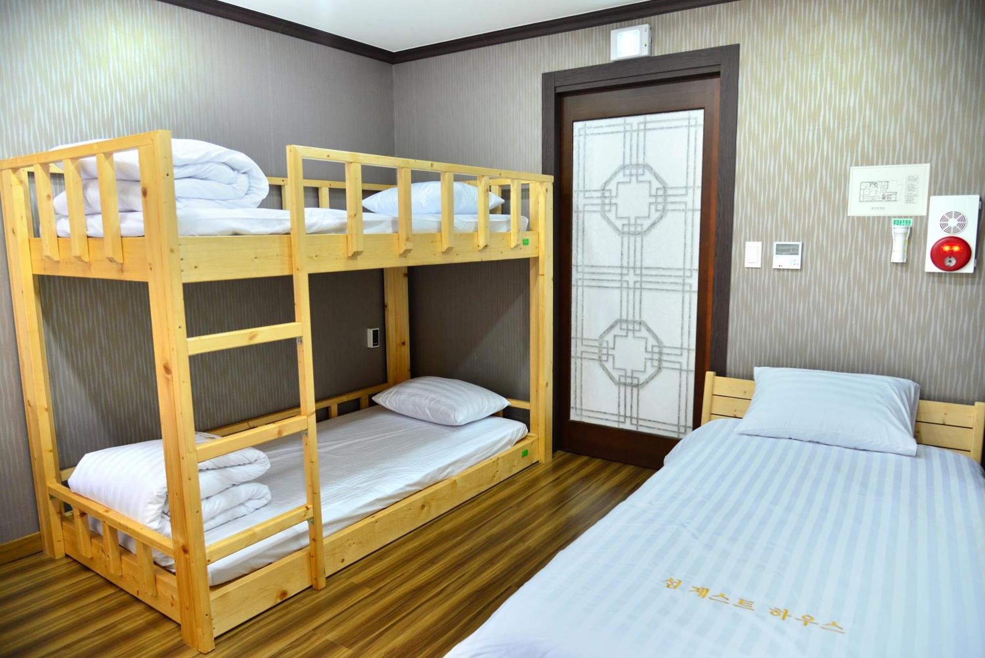 Seom Guesthouse Seogwipo Bagian luar foto